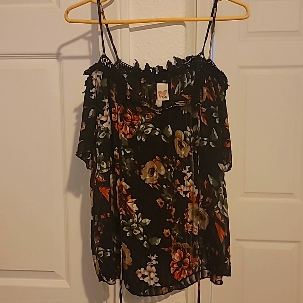 Black Floral blouse with lace at the top of the blouse at the top of  Blouse.